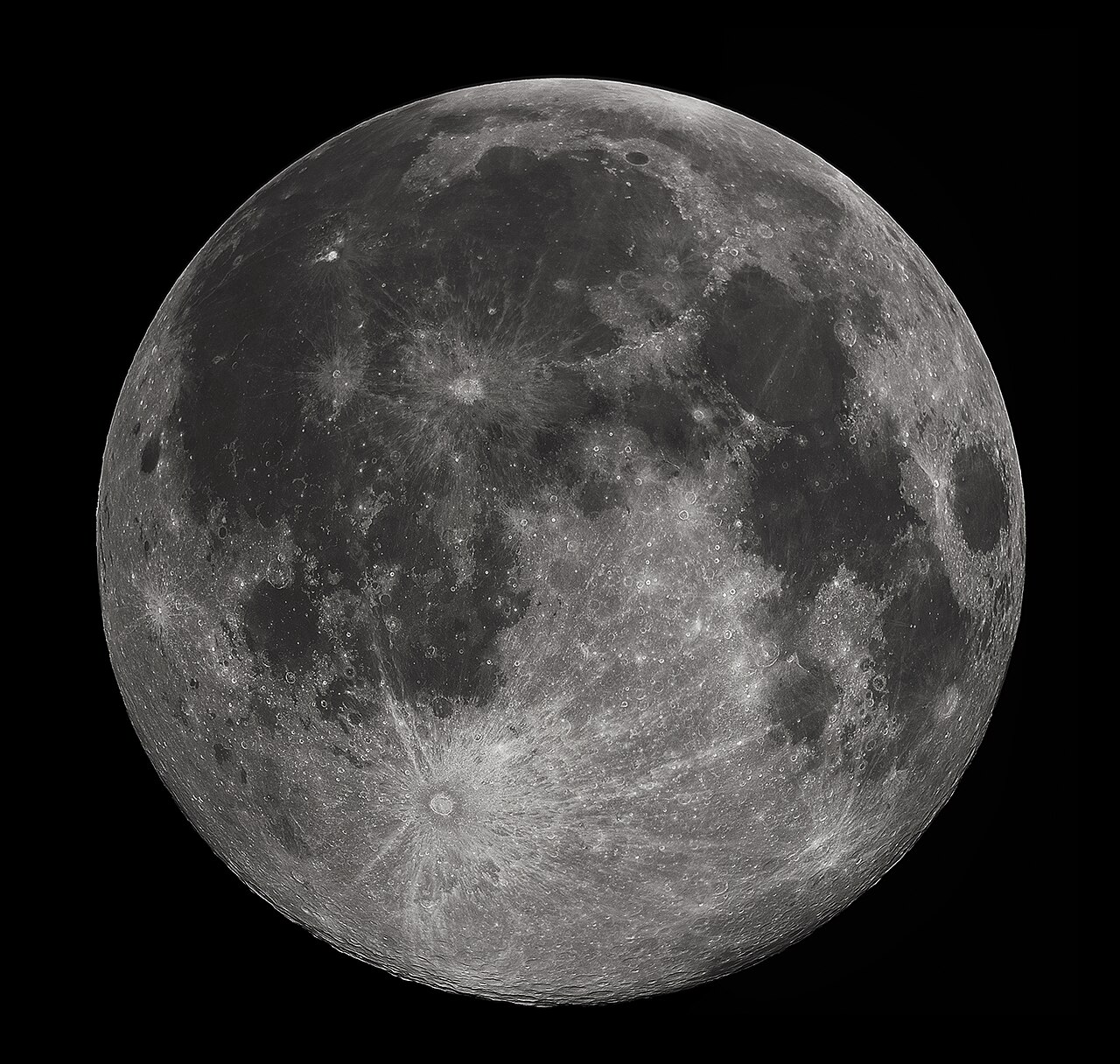 Pleine lune au-dessus d'un potager avec rangs de cultures